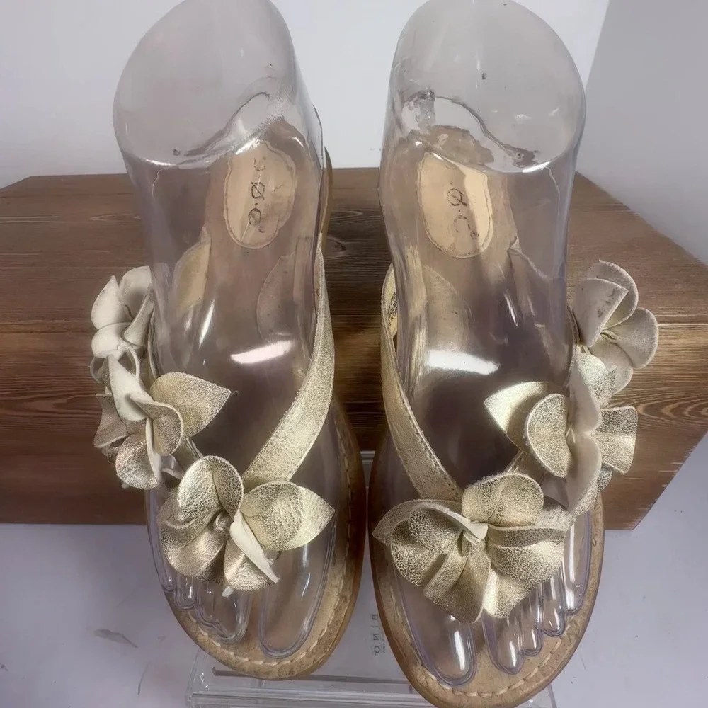 BOC Flower Applique Thong Sandals 7M Flip Flops Champagne Gold Feminine Romantic